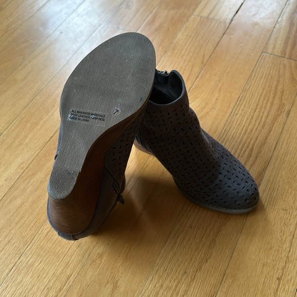 Granger Perforated Wedge Bootie - Picture 3 of 4